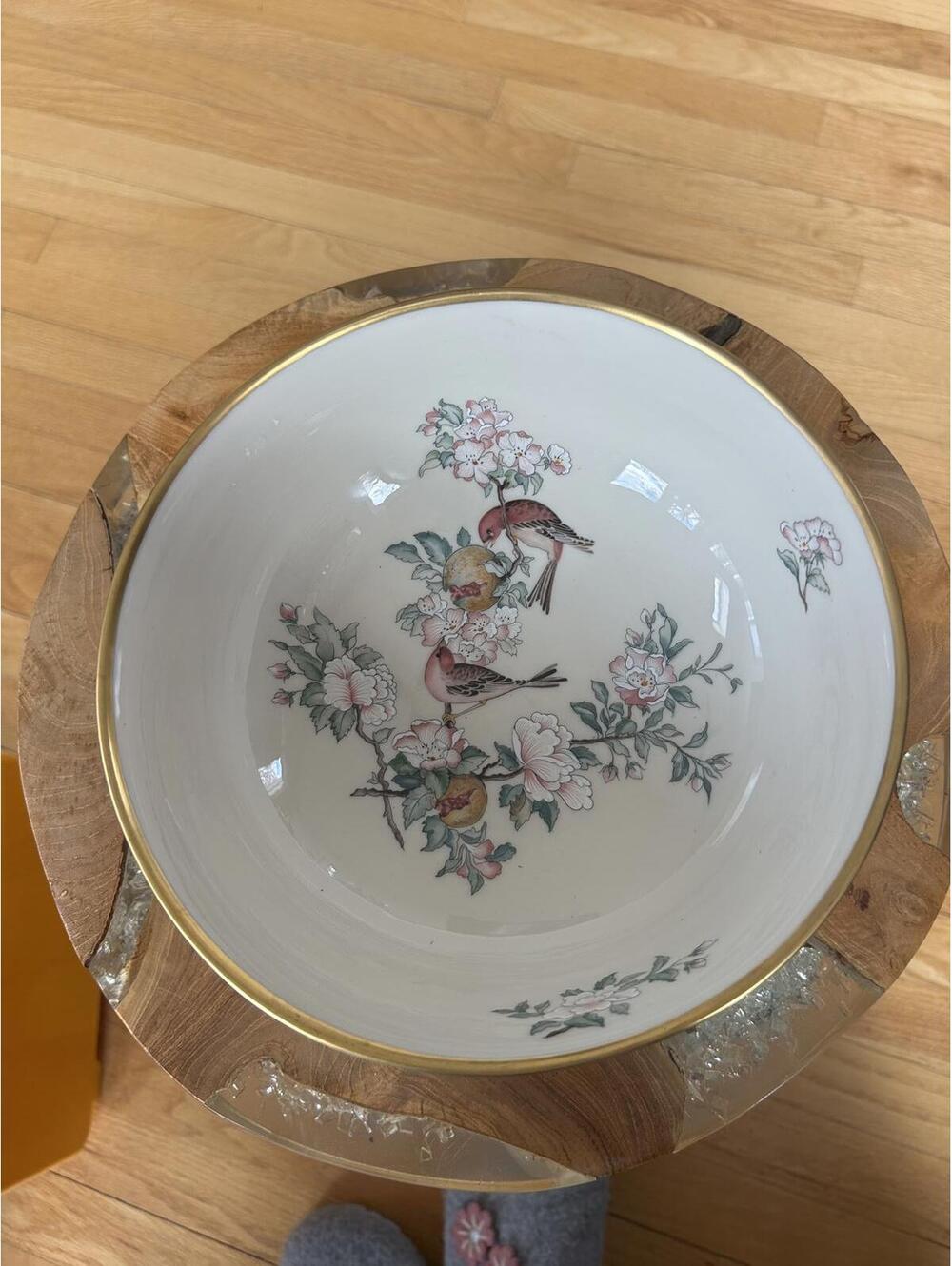 LENOX Serenade 8 3/4 Inch Footed Bowl with 24k Gold Trim